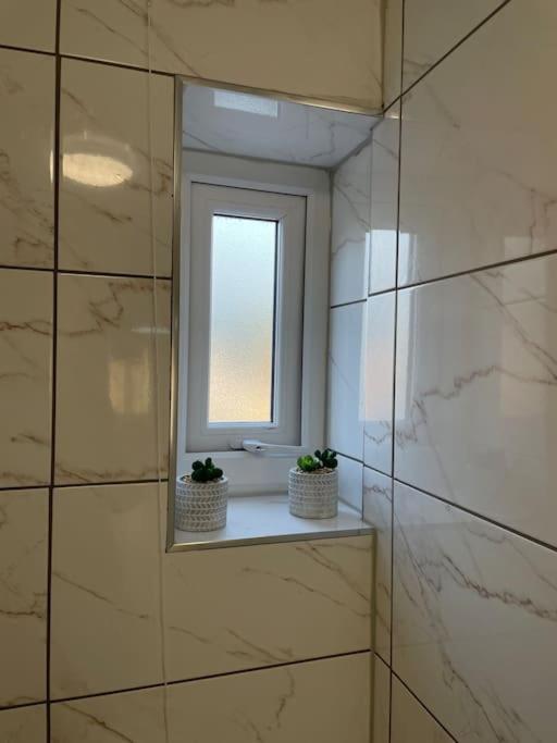 Modern 1 Bed Apartment In The City Centre Of Derby Exterior foto