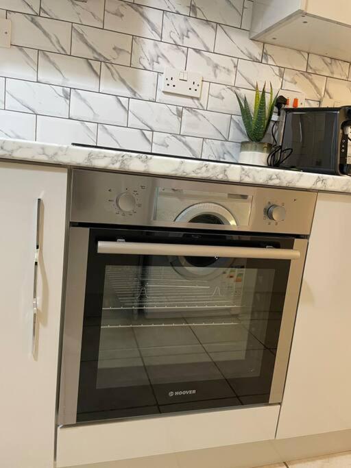 Modern 1 Bed Apartment In The City Centre Of Derby Exterior foto